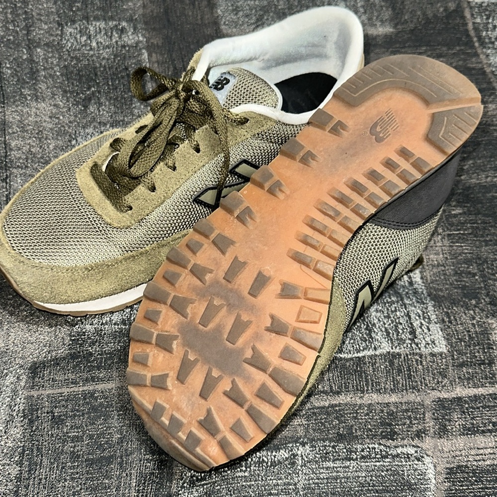 New balance - Picture 2 of 3